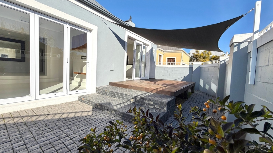 2 Bedroom Property for Sale in Paradyskloof Western Cape